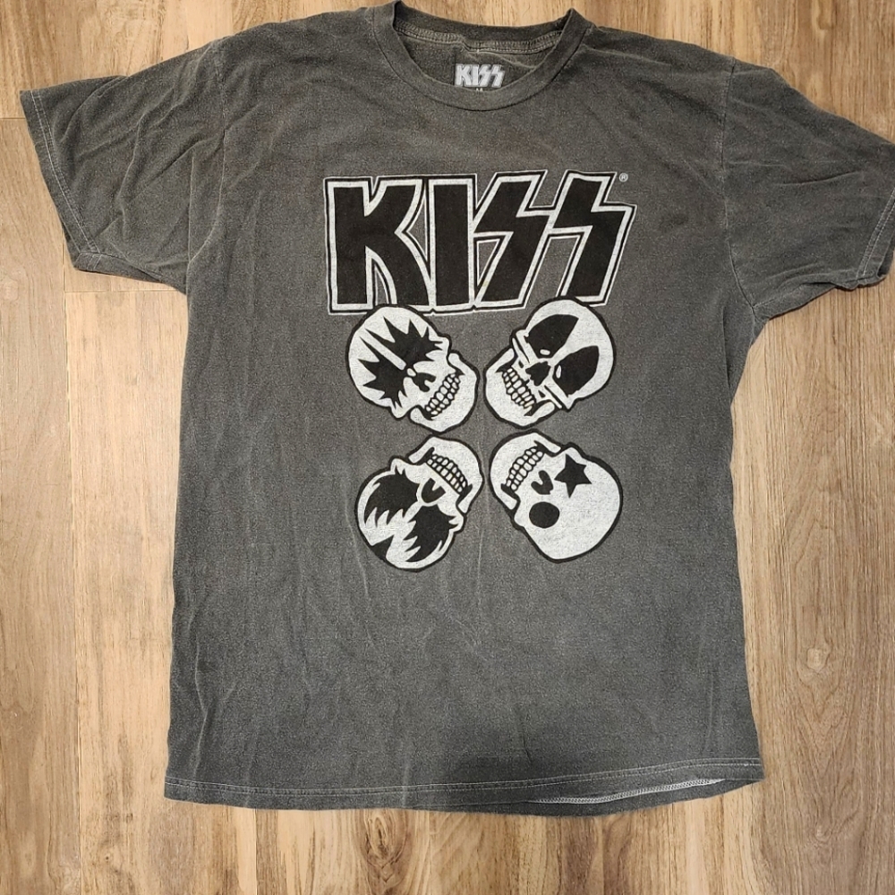 Kiss rock band t-shirt
